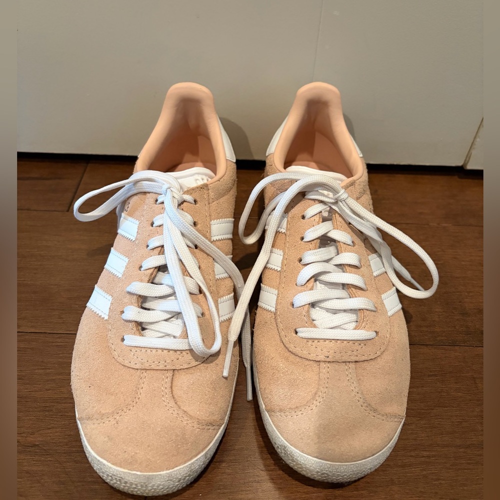 Adidas Gazelle (peach suede)